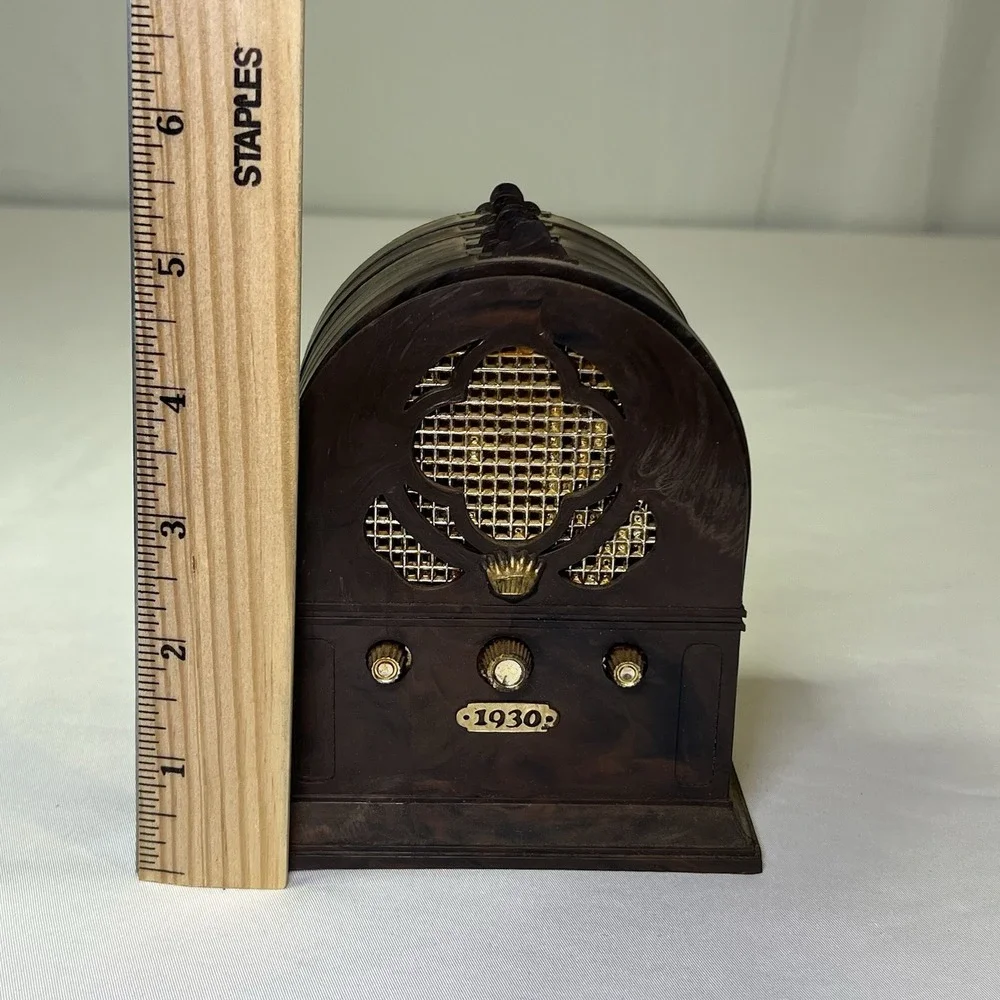 Vintage 6 Coaster Set Old 1930 Wood Radio Design Made‎ In Hong Kong AM/FM Cork